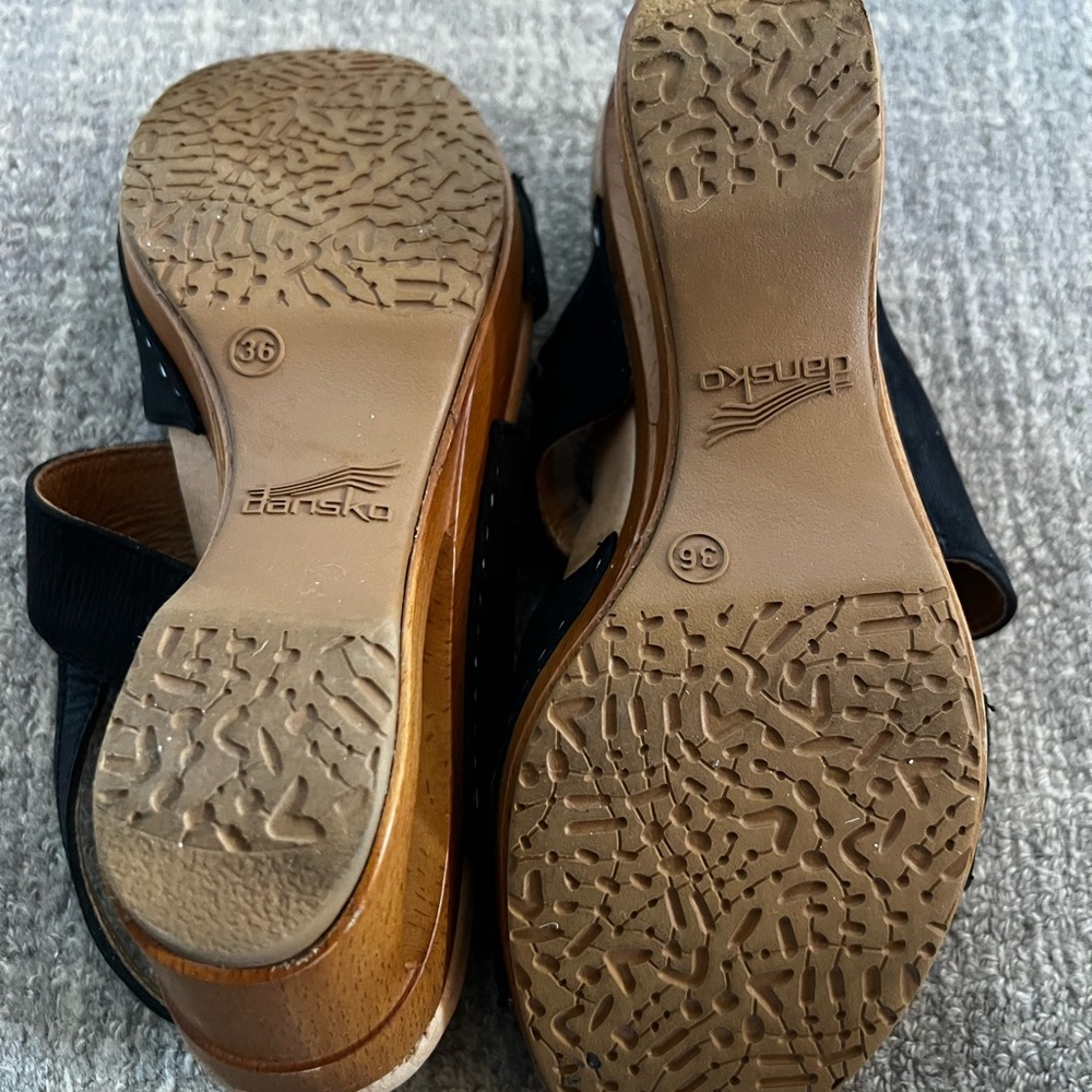 Dansko Tamia Black Nubuck Leather Adjustable Sandal With Cutout Wood Heel Sz 36 - Picture 4 of 6